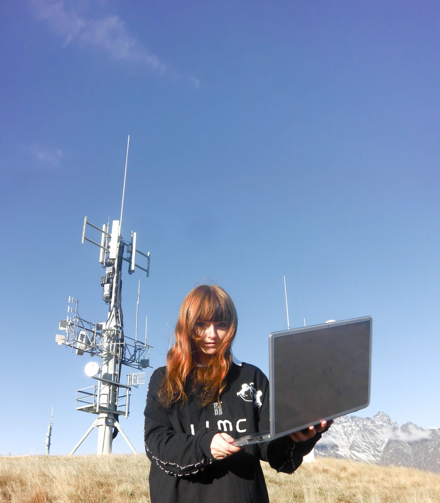 Ninajirachi Photographed by Passive Kneeling
