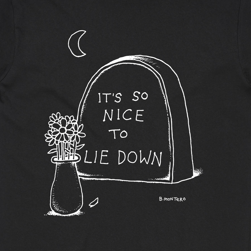 It's so nice to lie down / Black T-shirt